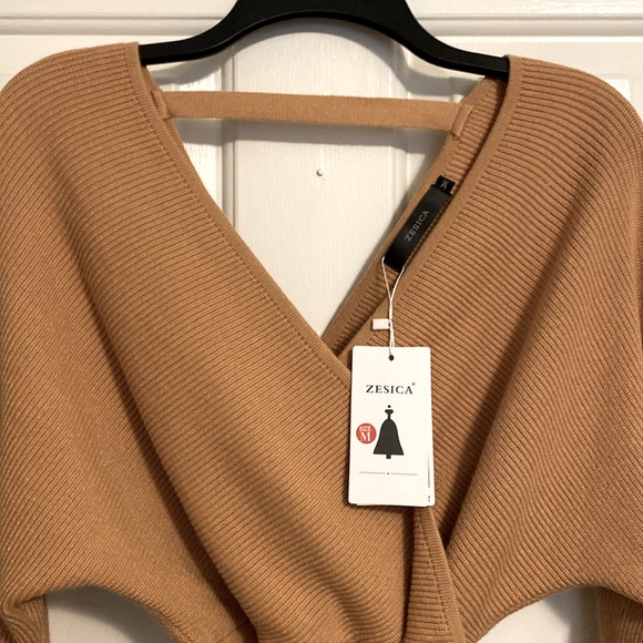 NWT ZESICA wrap sweater with cinch waist with tie and batwing sleeves size med - Picture 2 of 3